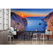Een fotobehang van Shipwreck Beach op Zakynthos met een scheepswrak op het strand in Griekenland te zien in een kantoor.