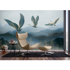 Een fotobehang met sierlijke gouden kraanvogels in een moderne woonkamer, waarbij de combinatie van goudkleurige vogels en zachte tinten een chique en tijdloze uitstraling geeft.