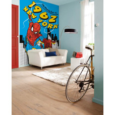 Een fotobehang van Spider-Man uit 1962 in New York van Marvel te zien in de kinderkamer.