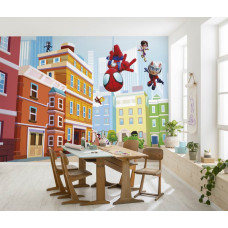 Fotobehang met Spidey en zijn vrienden aan de muur van een kinderkamer in een grote stad.