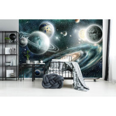 Een fotobehang met een kosmische ruimte vol sterren en planeten, ideaal voor een kinderkamer.