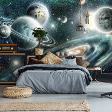 Een fotobehang met een galactische ruimteomgeving, perfect voor een slaapkamer.