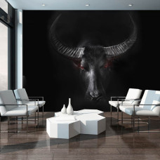 Een fotobehang met een stier in een industrieel ontwerp, passend in een huiskamer.
