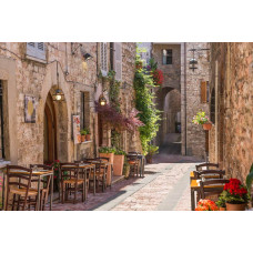 Fotobehang van een charmante straat in Italië, met historische architectuur en smalle steegjes.