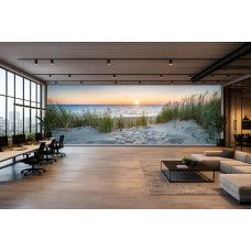 Fotobehang met panoramisch kustlandschap in gouden avondlicht in een modern kantoor.