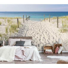 Een fotobehang van een voetpad naar het strand met uitzicht op zee en duinen, geschikt voor de slaapkamer.