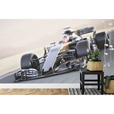 Een fotobehang van een supersnelle Formule 1-auto in een avontuurlijke kinderkamer.