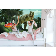 Een fotobehang met een avontuurlijke T-rex dinosaurus, afgebeeld in een meisjeskamer.