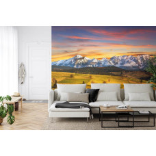 Een fotobehang met het Tatra-gebergte en een landschap in een woonkamer.