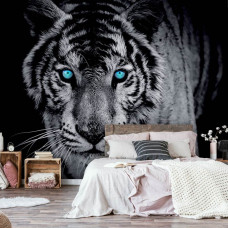 Een fotobehang met een tijger in zwart-wit, perfect voor de slaapkamer.