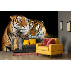 Een fotobehang met een tijger in een natuurlijke habitat, geschikt voor de woonkamer.