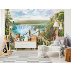 Een fotobehang met een jungle en touwbrug over een waterval, geschikt voor een babykamer.