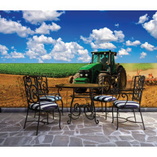 Een fotobehang met een groene tractor in het landschap voor de keuken.