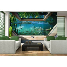 Een fotobehang van een jungle met meerzicht en waterval door een dakraam, ideaal voor de woonkamer.
