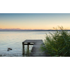 Uitzicht op de Alpen met een pier aan de Ammersee, een prachtig landschap.