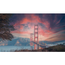De iconische Golden Gate Bridge in San Francisco, afgebeeld op een gedetailleerd fotobehang.