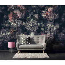 Een fotobehang met vintage bloemenmotief te zien in de huiskamer.