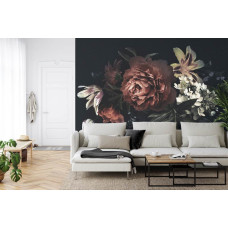 Een fotobehang met een vintage boeket met zachte pioenrozen, afgebeeld in een huiskamer.