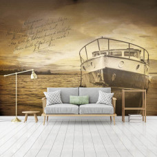 Een fotobehang van een oude boot op een meer, geschikt voor een huiskamer.