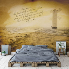 Een fotobehang met een vintage strand en vuurtoren in een nostalgische setting, ideaal voor de slaapkamer.