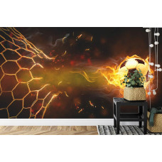 Een fotobehang met een spectaculaire voetbalactie met vurige effecten in een woonkamer.