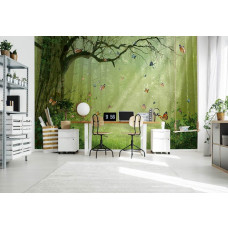 Een fotobehang van vlinders in een sprookjesbos met elfen en kinderen in een tienerkamer.