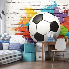 Een fotobehang van een voetbal graffiti spektakel muurschildering in een kinderkamer op vliesbehang.
