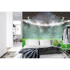 Een fotobehang met een sfeervol verlicht stadion bij een spannende voetbalwedstrijd in een slaapkamer.