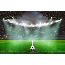 Fotobehang van een voetbal die door de lucht zweeft boven een vol stadion, met tribunes vol enthousiaste toeschouwers.