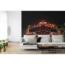 Een fotobehang van een vurige Formule 1-auto in een moderne huiskamer.