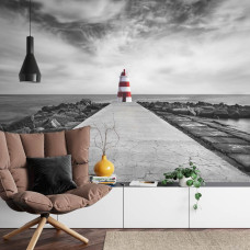 Een fotobehang met een schilderachtige vuurtoren aan de kust in de Algarve, ideaal voor een woonkamer.