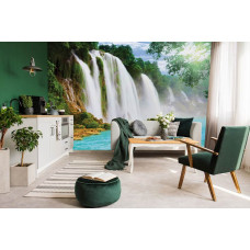 Een fotobehang met een waterval in de jungle, perfect voor de woonkamer.