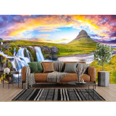 Fotobehang watervallen en Kirkjufell bij zonsondergang in IJsland met de markante berg, helder water en roze wolken in de woonkamer.