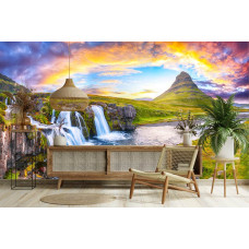 Fotobehang watervallen en Kirkjufell bij zonsondergang in IJsland met meerdere watervallen tussen groene rotsen en een paarse avondlucht in de woonkamer.