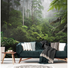 Een rustgevend fotobehang van een weelderig bos met jungle-elementen, geschikt voor een slaapkamer.