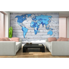 Een fotobehang van een abstracte wereldkaart op houten achtergrond.