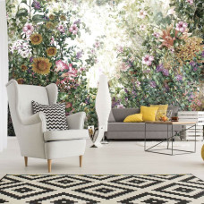 Een fotobehang met een wildernis tuin met bloemen voor de woonkamer.
