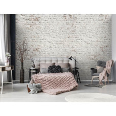 Een fotobehang met een witte bakstenen muur in een industrieel ontwerp, ideaal voor een slaapkamer.