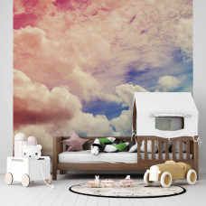 Een fotobehang van een heldere blauwe lucht met wolken in de kinderkamer.