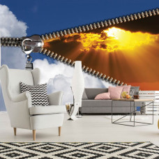 Een fotobehang met kunstige wolken en een ritsopening, bedrukt op vliesbehang, te zien in een woonkamer.