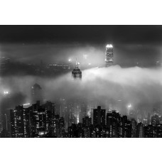 Fotobehang van wolkenkrabbers in de nacht, tegen de skyline van New York, met dramatische wolken.