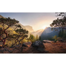 Yosemite National Park met een prachtig berglandschap bij zonsopkomst.