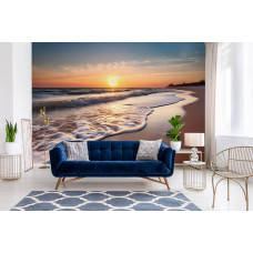 Een fotobehang van zee met zonsondergang en strand in de woonkamer.