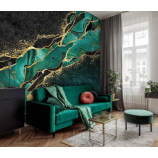 Een stijlvol marmer-fotobehang met groene en gouden tinten, perfect voor een woonkamer.