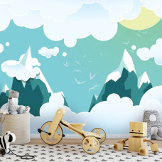Een kinderbehang met hoge bergtoppen en wolken voor de kinderkamer.