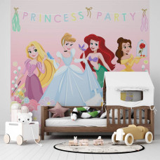 Een fotobehang van Disney prinsessen in een betoverende setting, ideaal voor de babykamer.