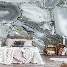 Een luxe marmer-fotobehang met een industriėle uitstraling en steenaccenten, ideaal voor een slaapkamer.