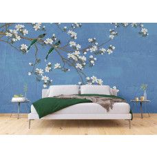 Magnoliabloesem met vogels, met witte bloesem, groene bladeren en twee kleurrijke vogels tegen een blauwe achtergrond.