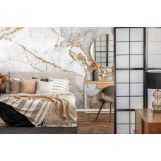 Een elegant fotobehang met wit en goud marmer, perfect voor een slaapkamer.