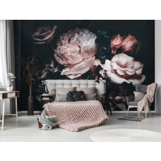Een romantisch fotobehang van een boeket bloemen met rozen en pioenrozen te zien in de slaapkamer.